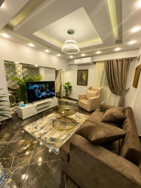 Well-equipped 2BR Apartment in Sphinx Square El Agouza - Families only